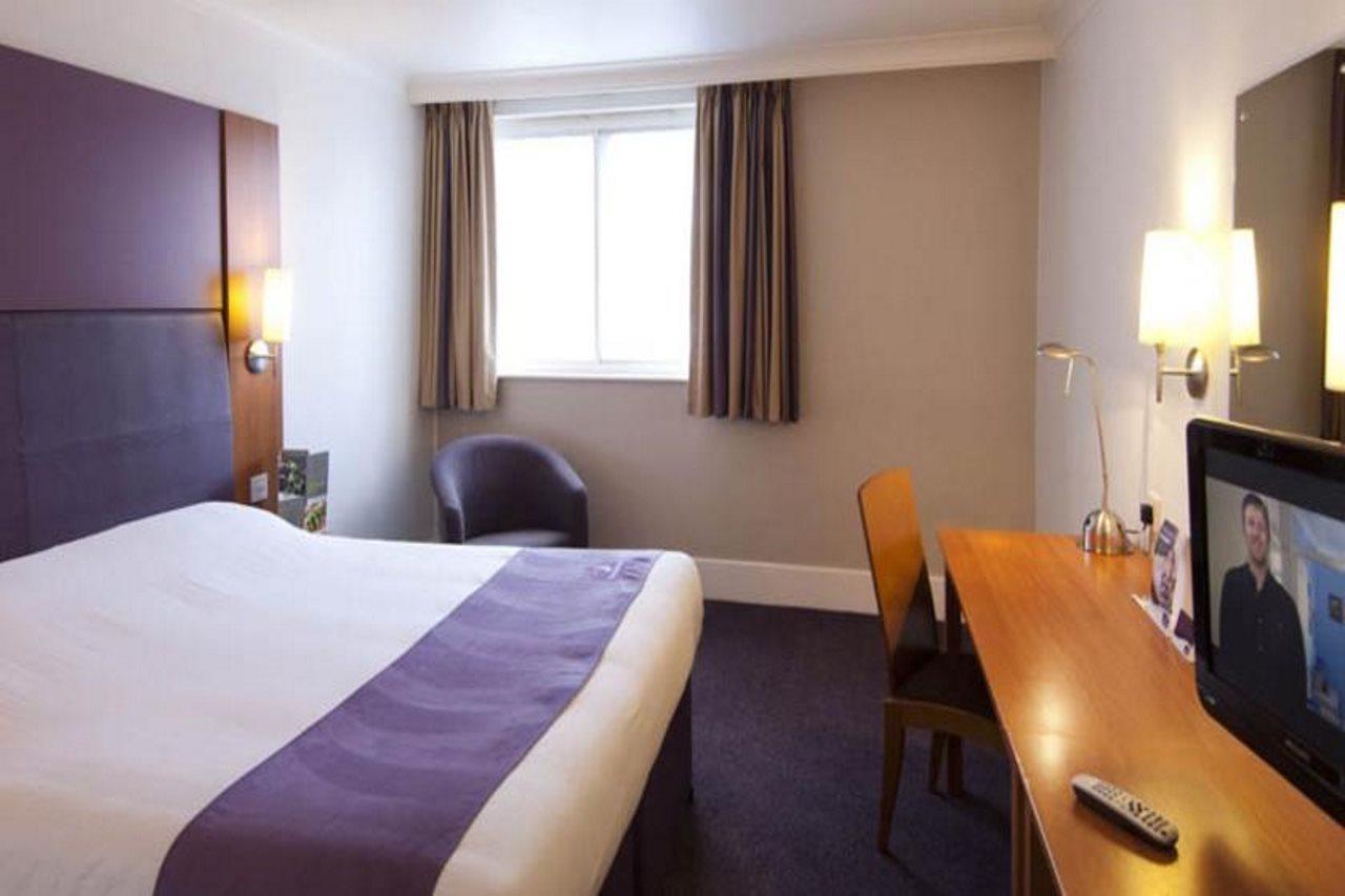 Premier Inn Worthing Seafront Екстериор снимка