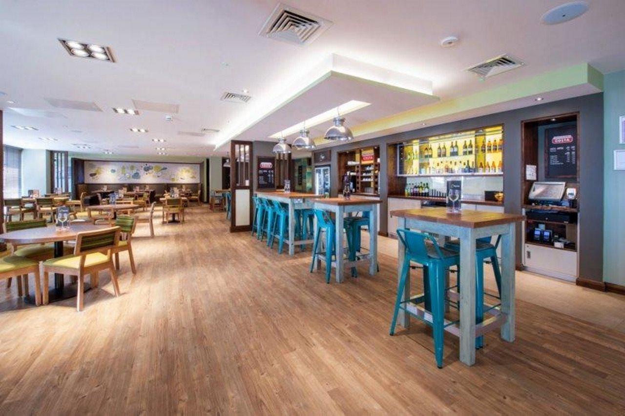 Premier Inn Worthing Seafront Екстериор снимка